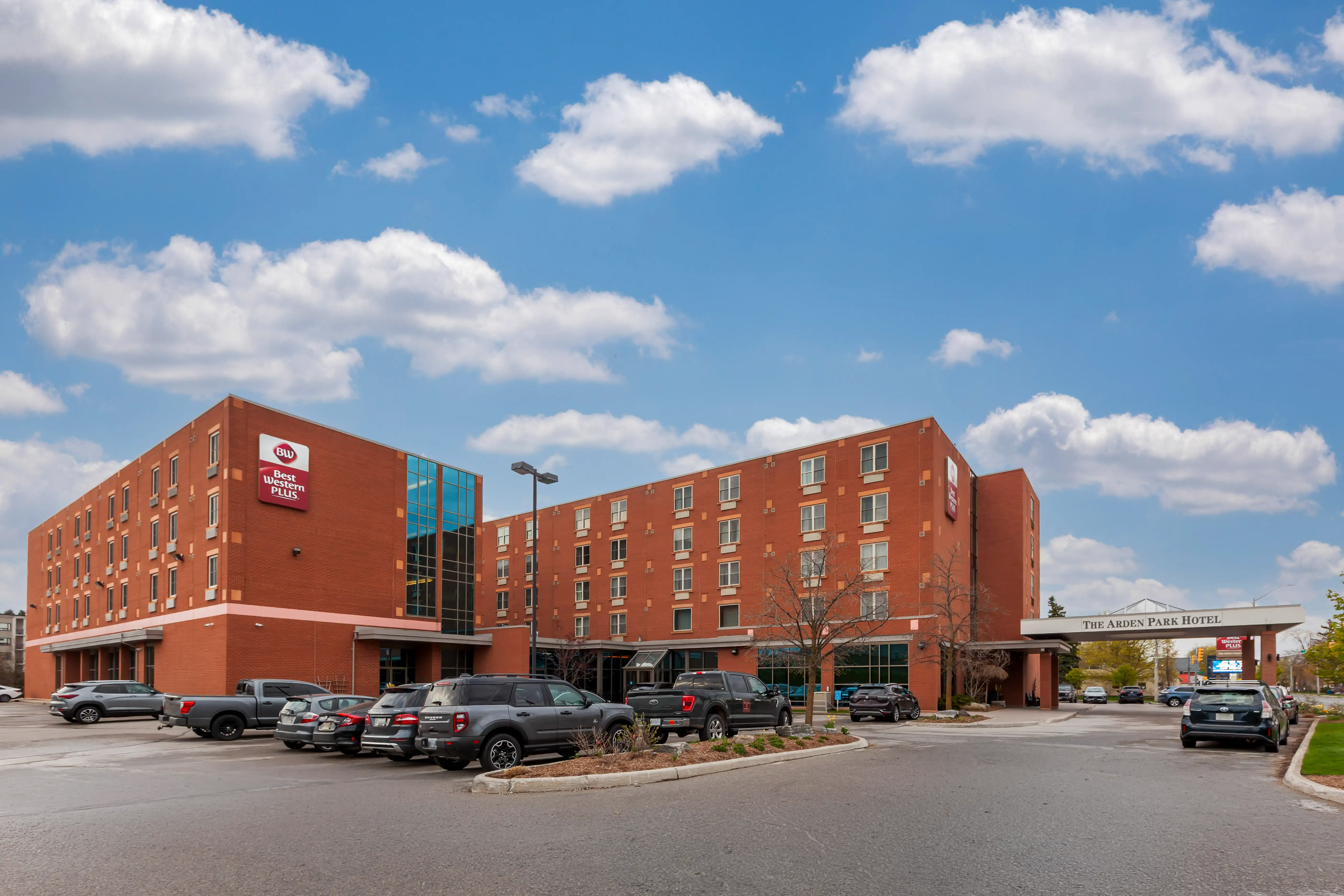 Best Western Plus Arden Park Exterior