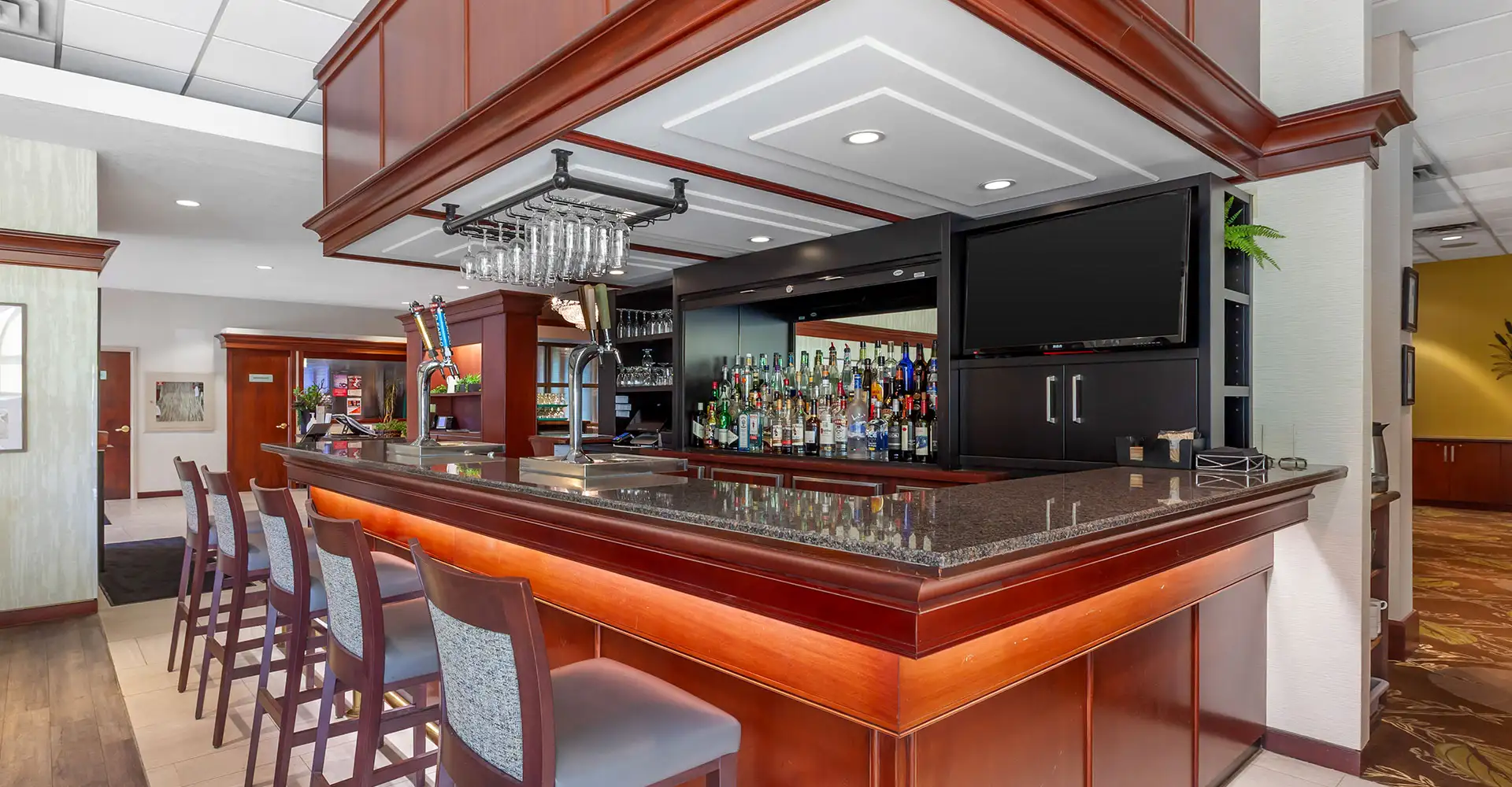 Bar & Lounge
