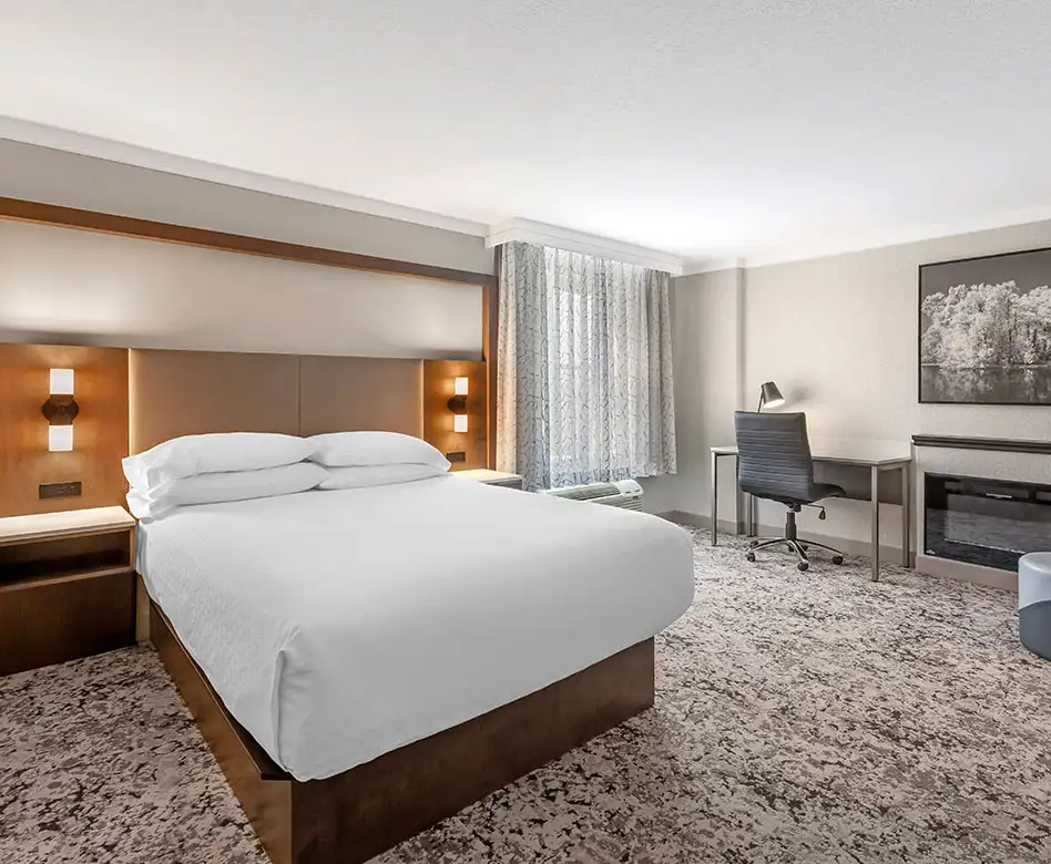 Queen Corner Suite